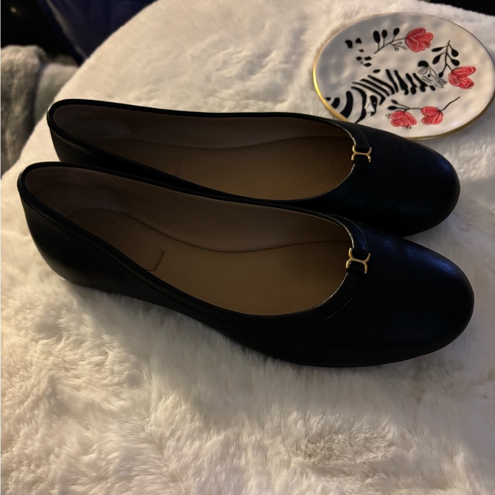 EUC Chloe Size 6 Black Flats with Rounded Toe and Seamless Sole